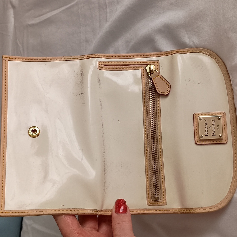 Dooney & Bourke wallet - Picture 3 of 4
